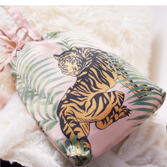 Tigress Robe Set - Picture 3 of 3